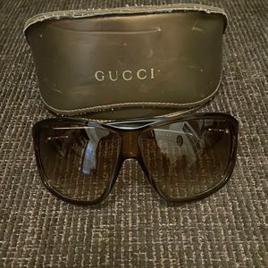 Gucci shades with Gucci case